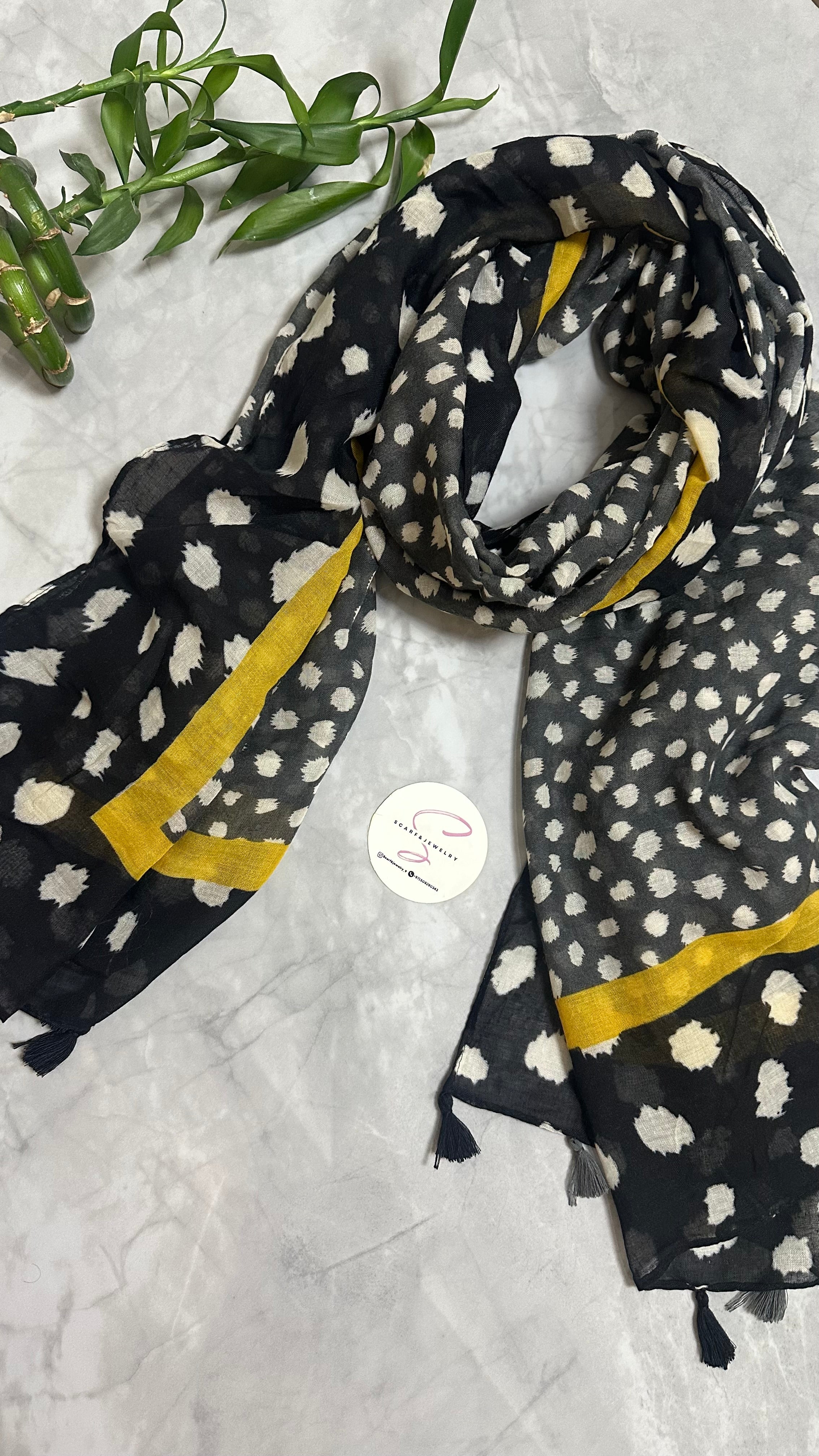 Black and white scarf