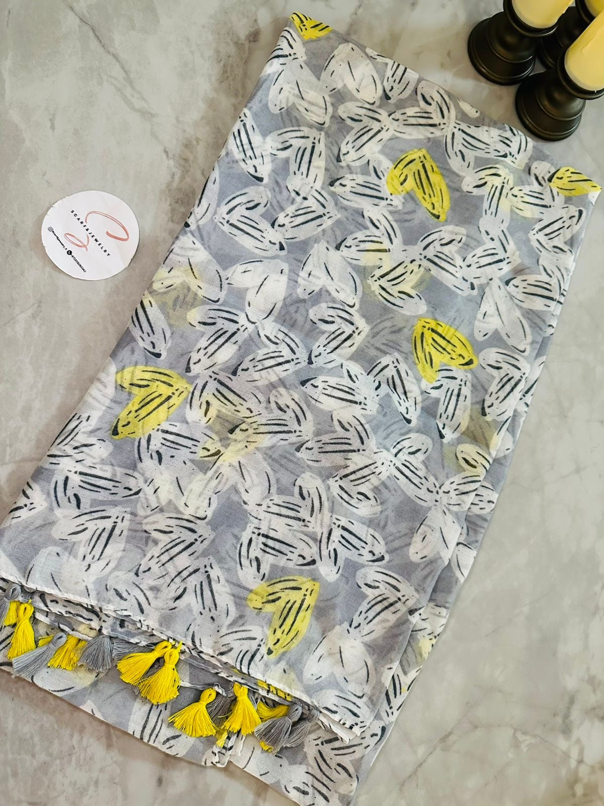 Grey & Yellow Petal Scarf – وشاح بتلات رمادي وأصفر