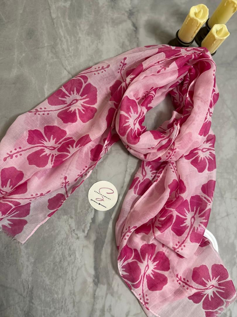 طرحة فلورال بريز – نقشة زهرية (متعددة الألوان)

Floral Breeze Scarf – Floral Print (Multi Colors)