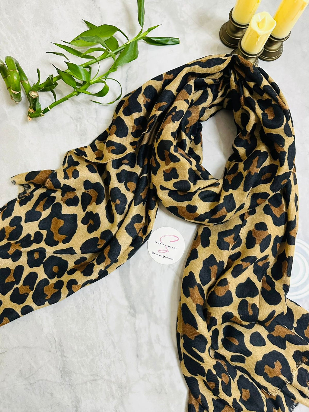 Leopard Elegance Scarf | وشاح الأناقة بطبعة النمر