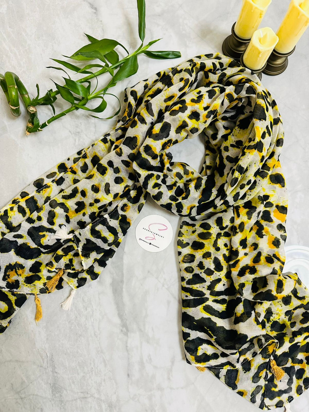 Leopard Elegance Scarf | وشاح الأناقة بطبعة النمر