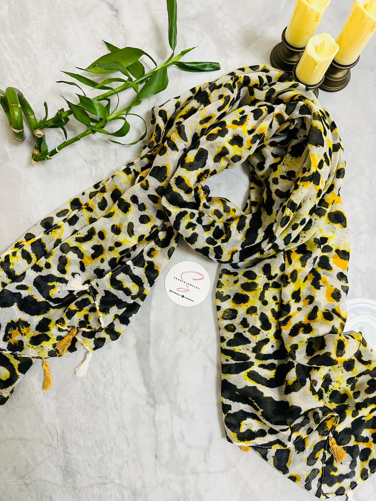Leopard Elegance Scarf | وشاح الأناقة بطبعة النمر