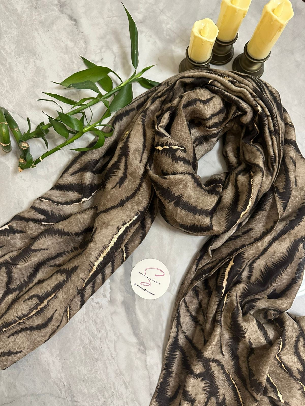 Wild Elegance Scarf – وشاح الأناقة البرية